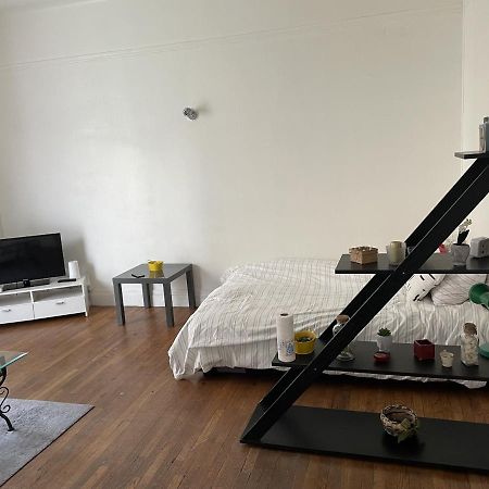 Grand F1 Au Centre-Ville De 비시 외부 사진